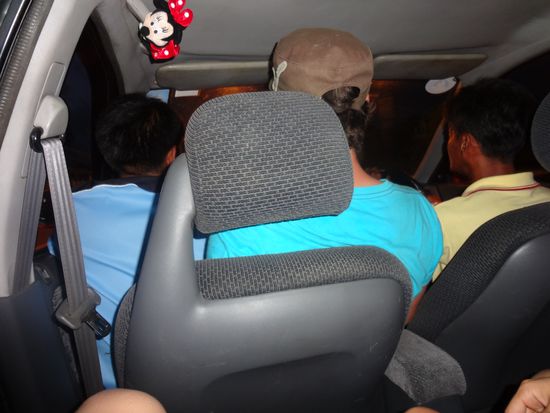 Im Auto welchens uns die verrueckten Thais mitgenommen haben