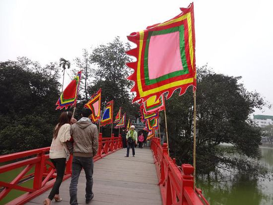 Bruecke die zum Tempel fuehrte