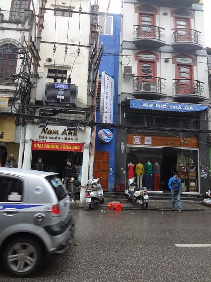 Beachte das blaue Haus