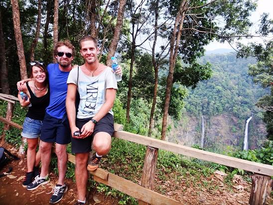 Ich, Ed, Ash und der riesige Wasserfall