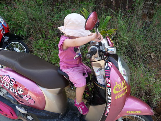 Ton in Ton ! Und nein, wir sind nicht Roller gefahren.