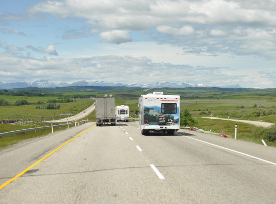 Auf dem Highway 1 nach West, die Rockies sind schon zu sehen
