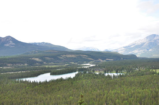Blick von oben auf den Ort und die Umgebung