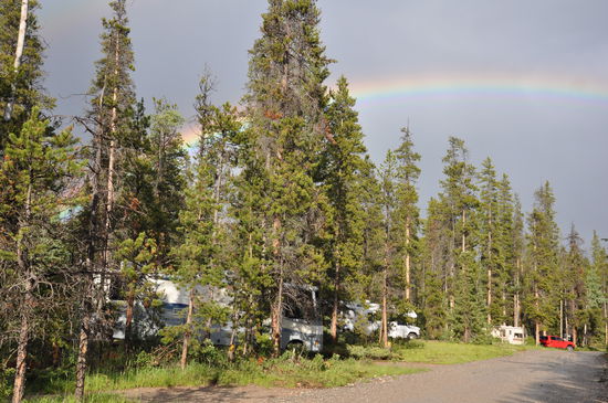 Ein Regenbogen überm Campingplatz, jetzt wird das Wetter gleich besser