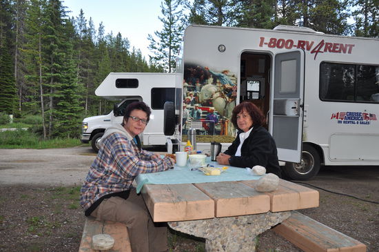 am späten Nachmittag kamen wir am Campground an. Wetter war sehr gut, wir konnten auch draußen sitzen