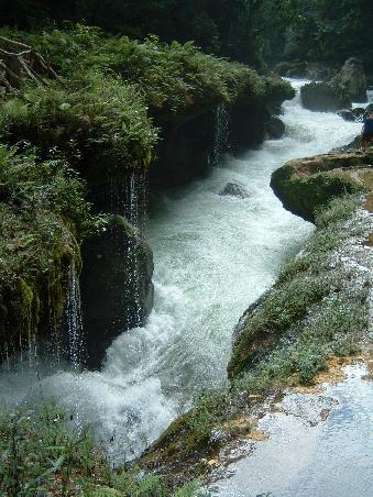 hier entspringt der fluss sozusagen aus dem nichts