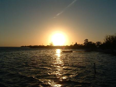 so einige Abende haben wir im Driftwood-Cafe verbracht und den Sonnenuntergang genossen