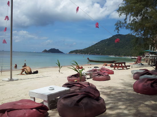 Ganz hinten in der Biegung is meine Tauchschule, Big Blue Diving, fang in 1 1/2 Stunden an.... später mehr, so... cu...