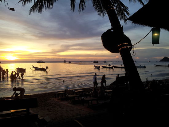 Sunset Sairee Beach @ Big Blue
und das wars dann mit Koh Tao
Morgen gehts zur Nachbarinsel, Koh Pha Ngan, 65 km von hier...
