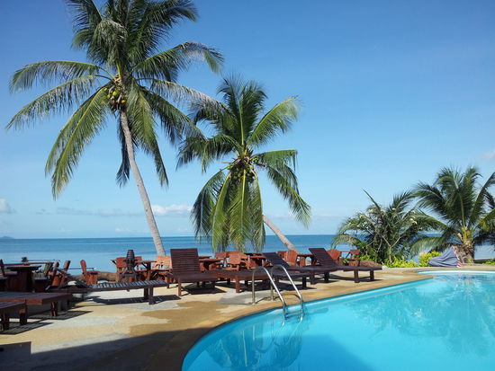 Und so sieht das ganze dann am frühen Morgen aus, allein im Pool mit der Aussicht... is wirklich supa!!