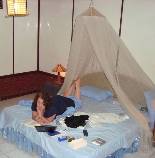 Ein großes Zimmer, ein großes Bett und viel Zeit zum Planen und Relaxen.