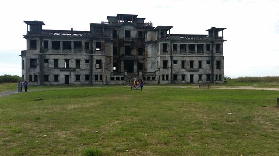 Das alte Casino von Bokor hill station - vor 13 Jahren war Eddie dort quasi allein (Gruselfaktorsteigerung um 100%)