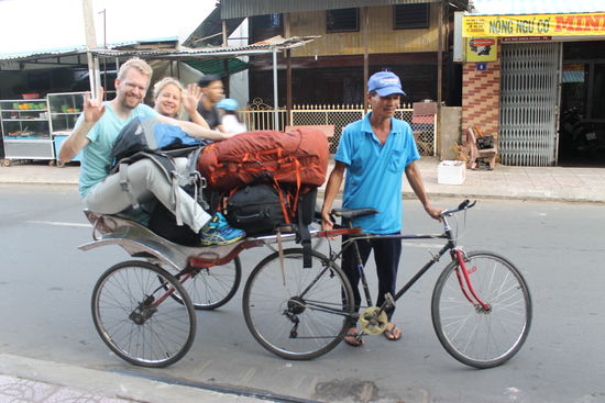 Ab zur Fähre aufs Speedboot nach Phnompenh!