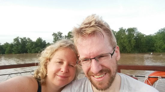 Früh am Morgen und noch müde, aber gleich geht's zu den schwimmenden Märkten.