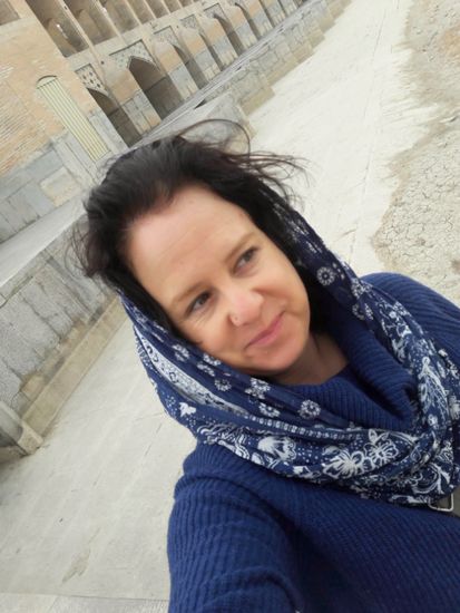 Mittlerweile tragen sehr viele junge Frauen das Kopftuch recht "freizügig".