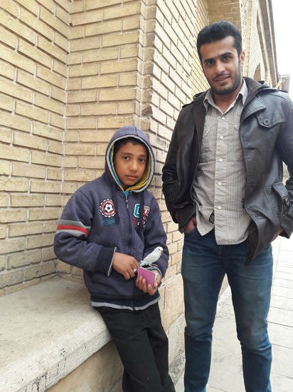 Der Wellensittich zieht mit dem Schnabel meine Zukunft!