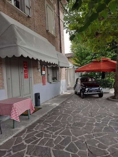 Seeehr gute Trattoria mit typischen Gerichten aus der Region in bester Qualität.