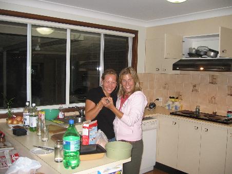 Susan und Andee bei der BBQ Vorbereitung