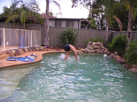 Kritisiert net meine Haltungsnoten sondern schaut Euch den Pool an! (mehr Fotos vom Haus natuerlich auf meiner Bilderseite)