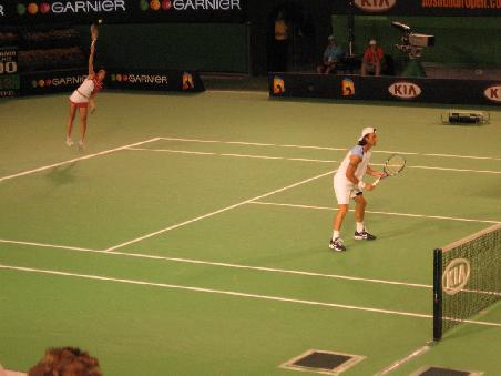 Die ehemalige Nummer 1 Carlos Moya und seine huebsche (gell Stahli? ), italienische Freundin Flavia Pannetta