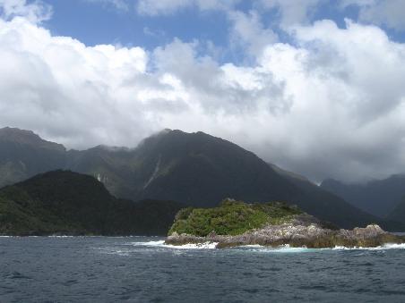 Viele Inseln das Tor zu der Tasman Sea darstellen