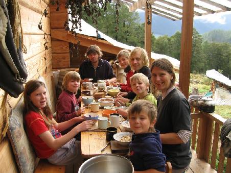 Die Hertwich Family, sowie die beiden anderen Wwoofer Christoph und Julia