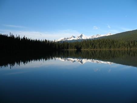 Emerald Lake im Yoho National Park, wenn nicht spiegelnd dann frosch-gruen