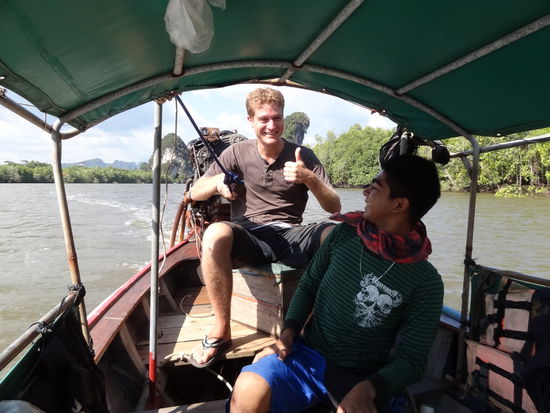 Remo durfte das Longtail boat nach Hause fahren.
