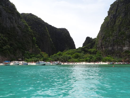 Maya Beach überfüllt mit Speedboats und Touristen.... jaja, wir waren auch da..!