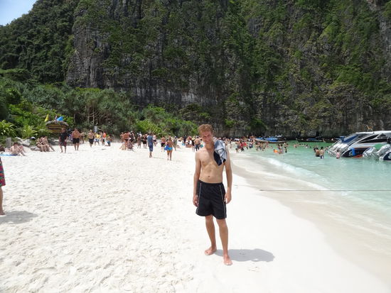 Maya Beach und ein unbekannter Tourist...