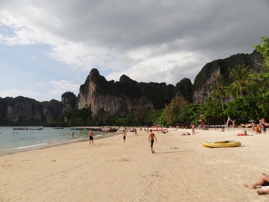 Der Strand weiter unten (Hat Rai Leh West) hatte zum Glück keine Algen. Habs gerade noch geschafft ein Foto zu machen, bevor das Gewitter los ging.