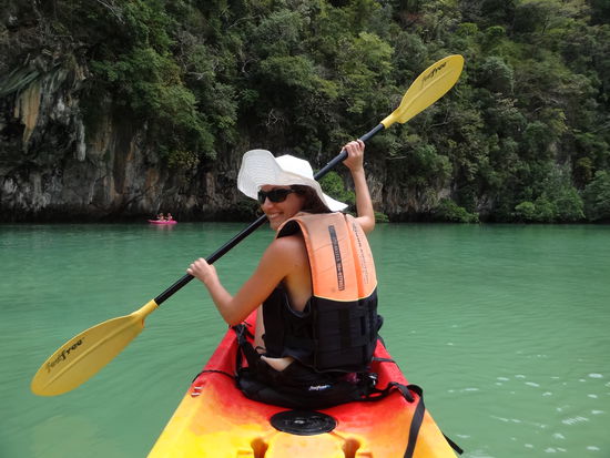 Kayaking um die Hong Insel.