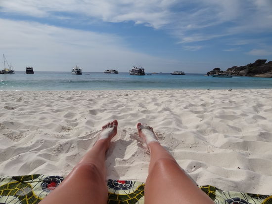 Ach, dieser Sand!!! Ok, meine Beine brauchten auch wieder mal Sonnencreme...