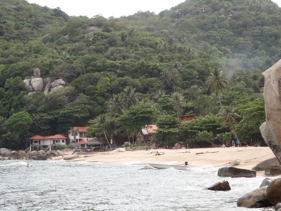 Tanote Bay. Eine der kleinen Buchten auf der Ostküste der Insel. Vor fast jeder Bucht kann man tauchen.