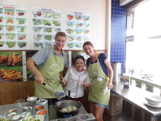 Unsere witzige kleine Kochlehrerin in Bangkok.