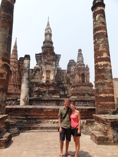Tempeltour im historical Park von Sukhothai.
