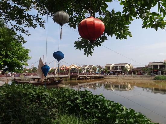 Hoi An mit den vielen Lampions und dem Fluss.