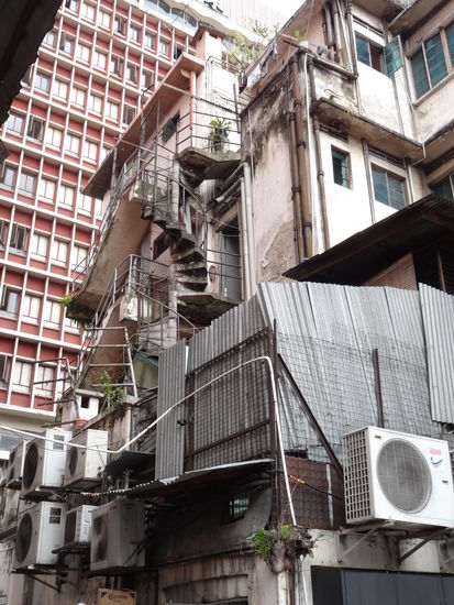 Beim Spaziergang durch die Gassen in KL. Die Hinterhöfe sehen immer besonders charmant aus.