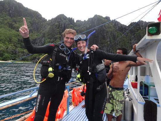 Tauchen in El Nido. Leider hat es den ganzen Tag geregent und es war ziemlich kalt... aber die Tauchgänge waren trotzdem toll!