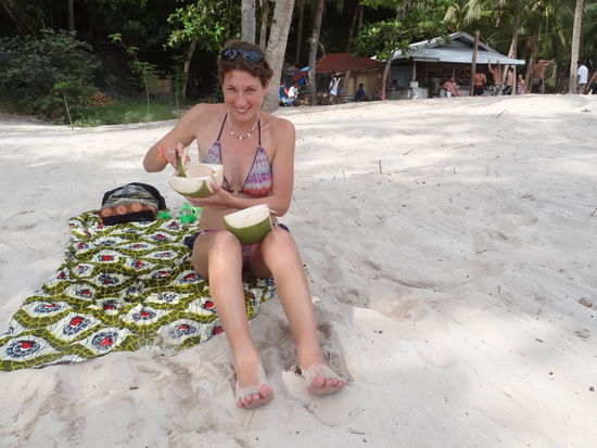 Mhhhh...frische Kokusnuss am Strand!!!