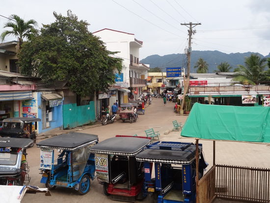 Strassen von Coron mit den Tricycles.