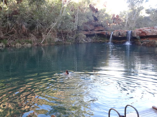 Fern Pool wo man drin schwimmen kann.... Hier war das Wasser zum Glück nicht so kalt...