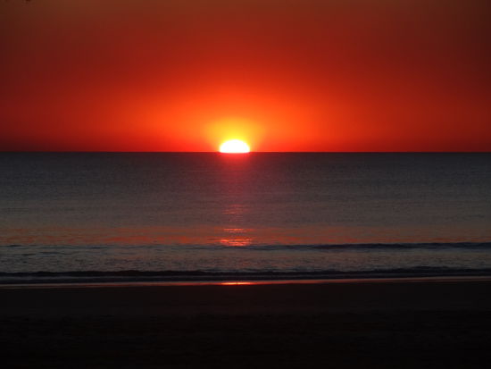 Der Beweis: Die Sonne geht wirklich im Meer unter!