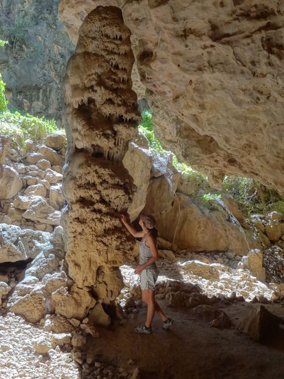 Tunnel Creek, die Kalksäule war einfach unglaublich gross! Also das ist jetzt kein Stalaktit und kein Stalagmit.... was ist es, wenn es durchgehend ist?