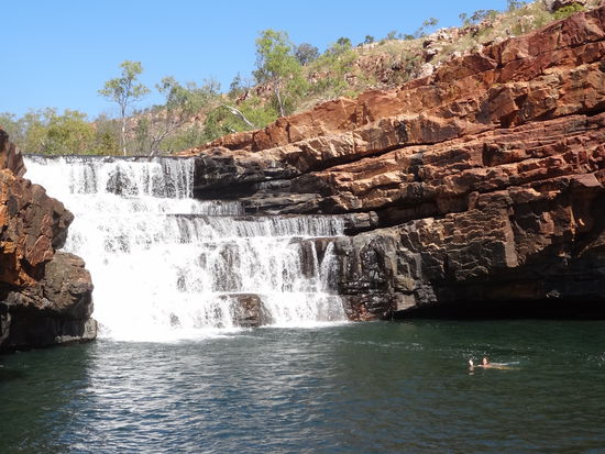 Wasserfall bei Bell Gorge und eine kleine Badenixe....