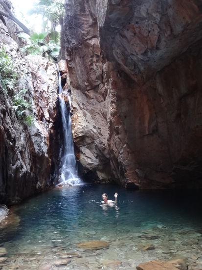 Hier gehts nicht mehr weiter. Der letzte Wasserfall in der El Questro Schlucht mit dem kalten Pool.