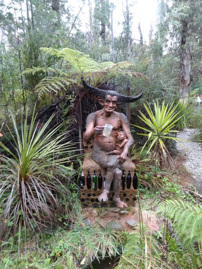 Eine der Skulpturen in Brunos Kunstgarten.