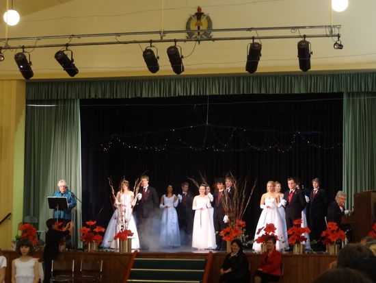 Der Japanische Austauschschüler hat uns zum Debball eingeladen. Für Remo eine ganz neue Erfahrung.