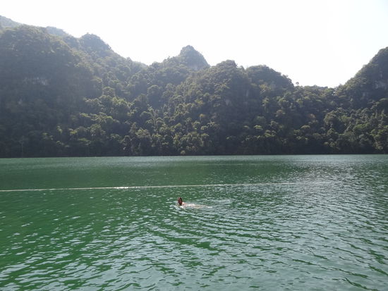 Und dann weiter zum Süsswassersee (pregnant maiden lake). Keine Angst, der Sage nach muss man von dem Wasser trinken um schwanger zu werden... Hab zum Glück meinen Schluckreflex gut unter Kontrolle... 