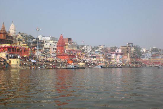 Bootstour am heiligen Ganga mit Blick auf die Ghats